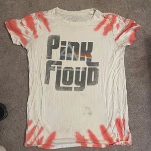 pink floyd band shirt, size is XS, wrinkled but will iron before sold. worn alot